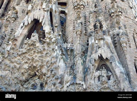 A Sagrada Família? Uma Sinfonia Inacabada em Pedra e Fé!